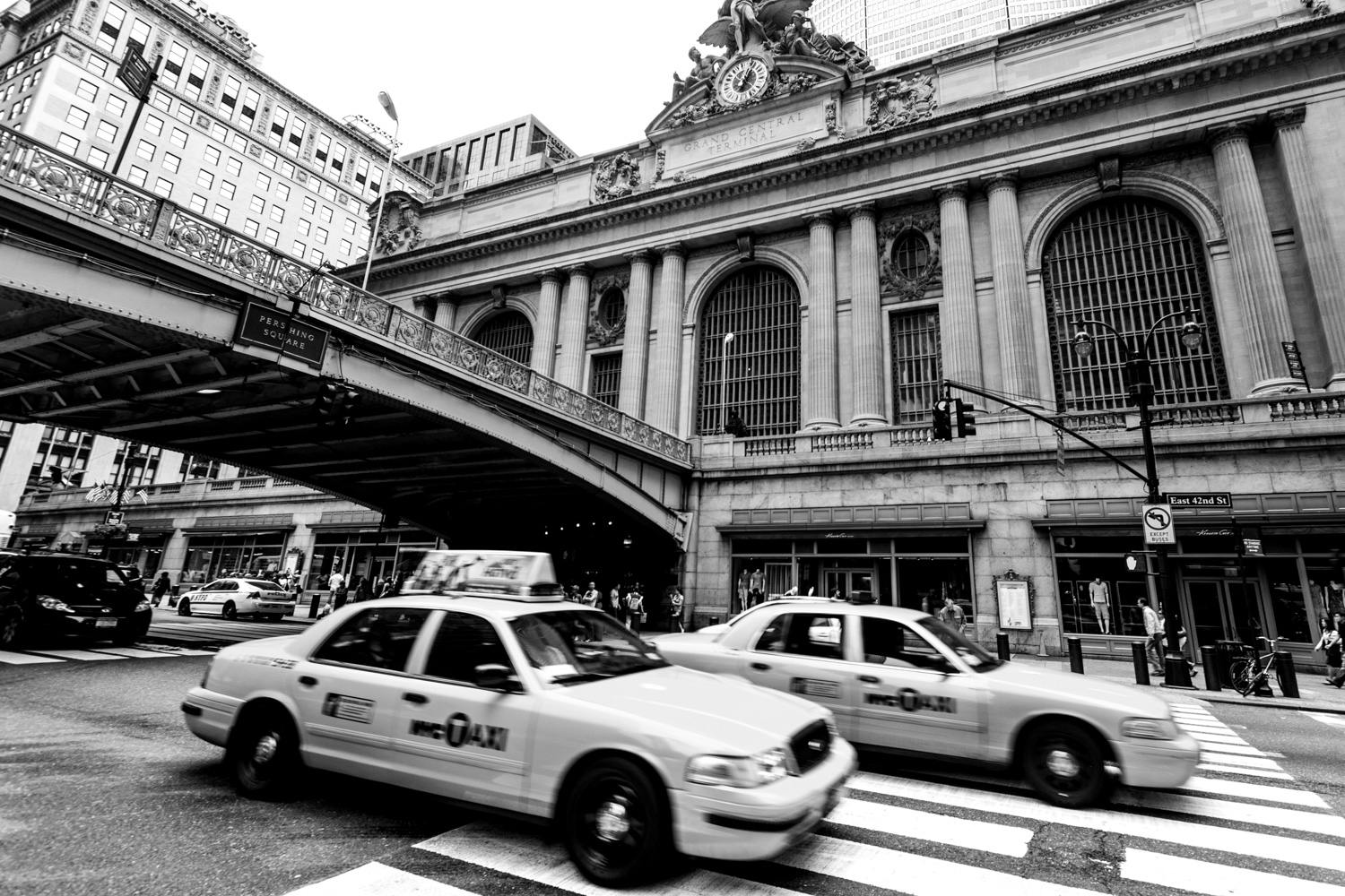 mustavalkoinen katukuva